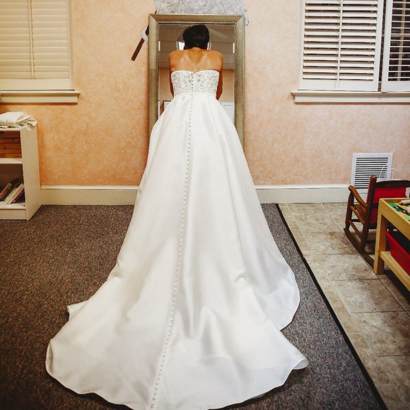 Wedding Dress - Picture 2 of 7